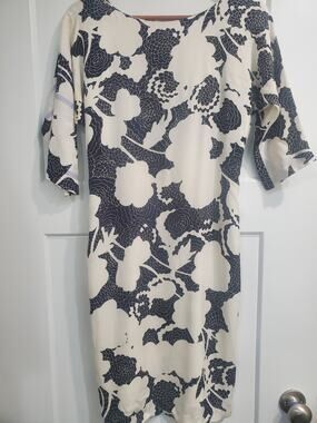 Diane Von Furstenberg Dress size 2